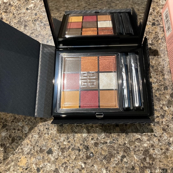 Le 9 De Givenchy Eyeshadow Palette - Picture 9 of 10